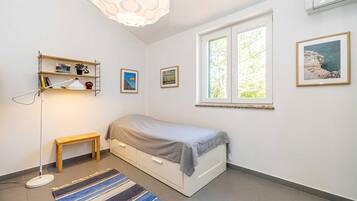 4 bedrooms, free WiFi, bed sheets