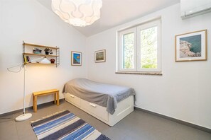 4 bedrooms, free WiFi, bed sheets