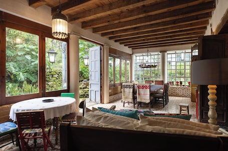 Dining. Charming Home 5 Min from Plaza — Perfect for Families & Pets