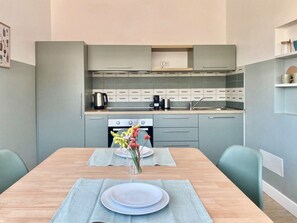 Un four, surface de cuisson