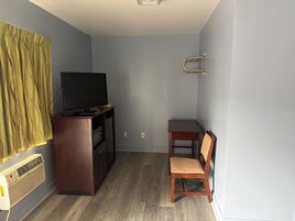 Single Room | Desk, free WiFi