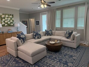 TV - The Lily Loop Retreat (Oxford)