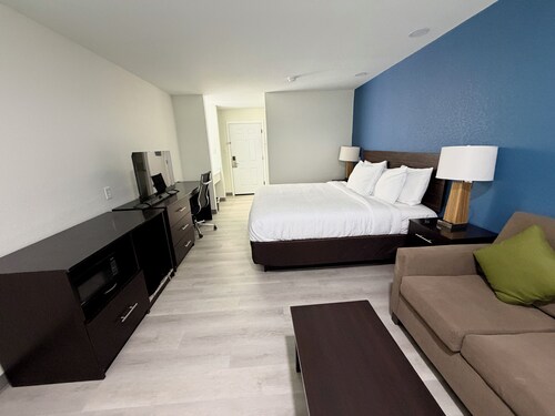 Hallmark Inn and Suites