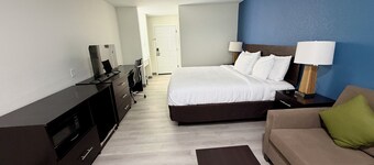 Hallmark Inn and Suites