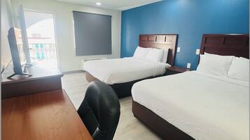 Kamar Double, Bebas Asap Rokok, Pembersihan Kamar | Meja kerja, ruang kerja ramah laptop, dan setrika/meja setrika