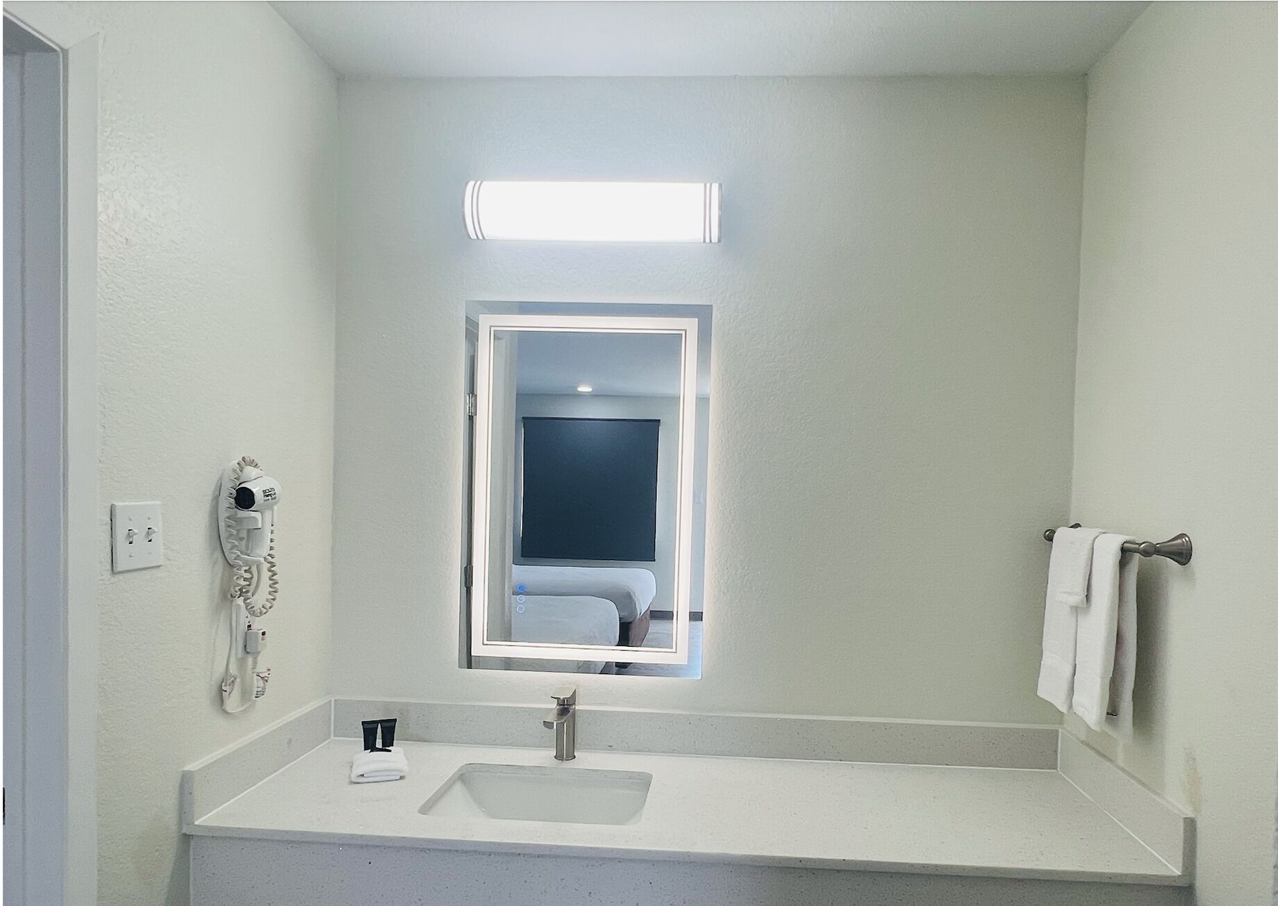 Standard Double Room, 2 Queen Beds, Non Smoking, Housekeeping | Bathroom | Combined shower/tub, free toiletries, hair dryer, towels