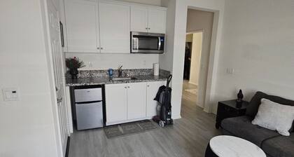 Charming 1-bedroom villa in Hemet with AC attached to main home casita.