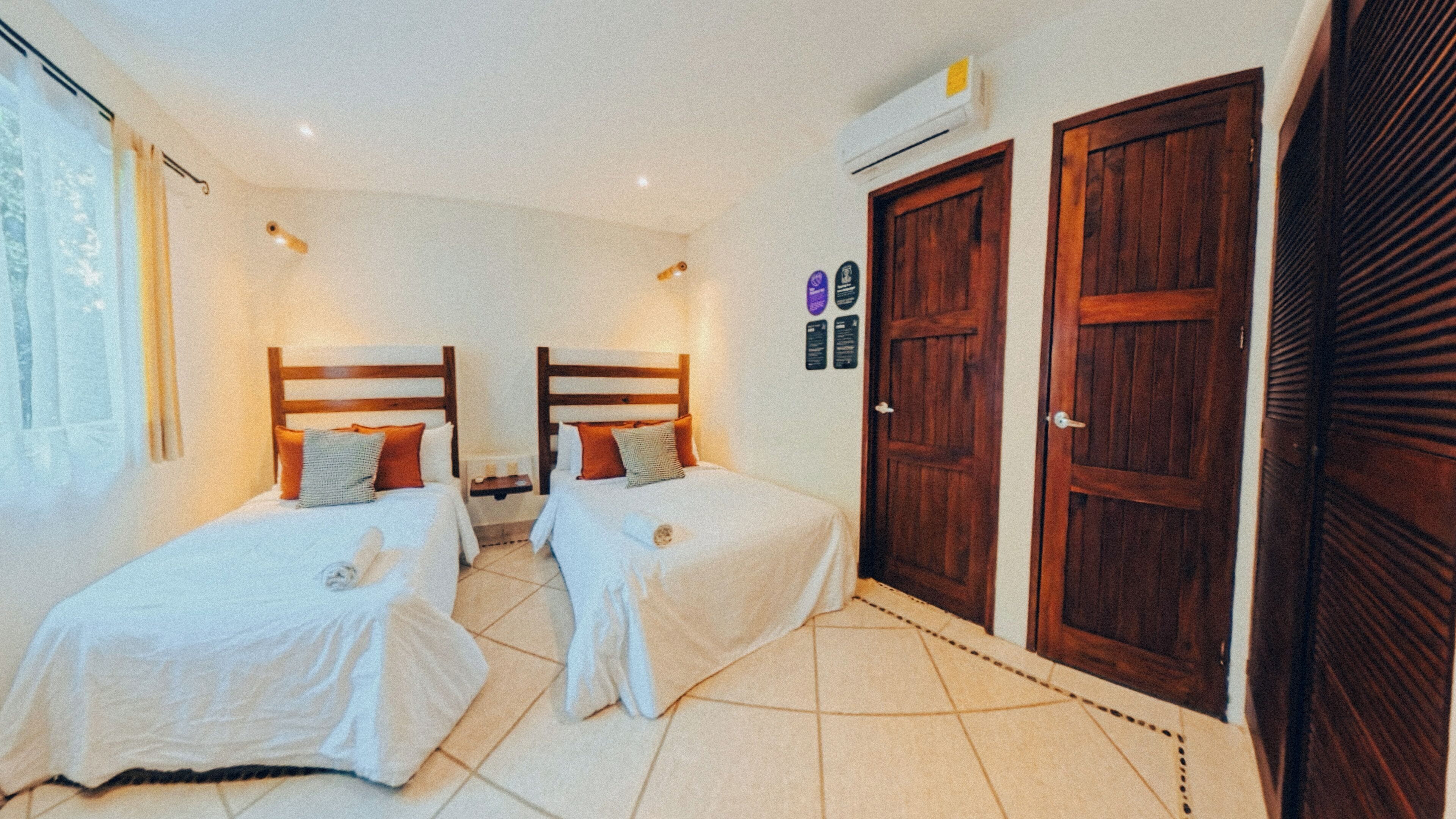 標準雙人房, 2 張標準雙人床, 私人浴室 | 隔音、免費 Wi-Fi、床單