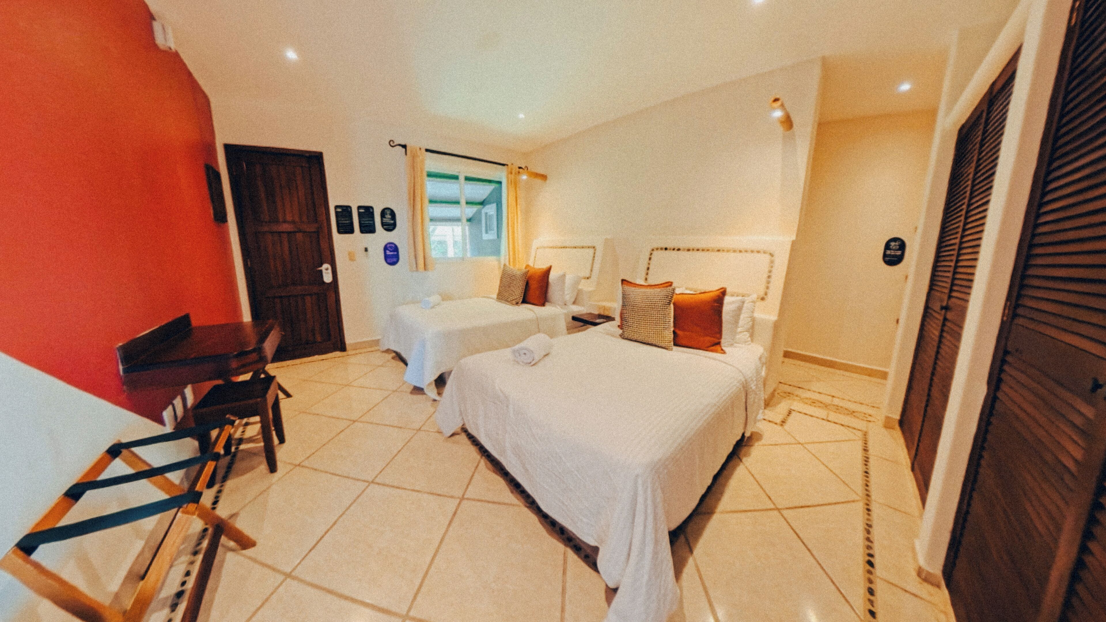 豪華三人房, 多張床, 露台 | 隔音、免費 Wi-Fi、床單