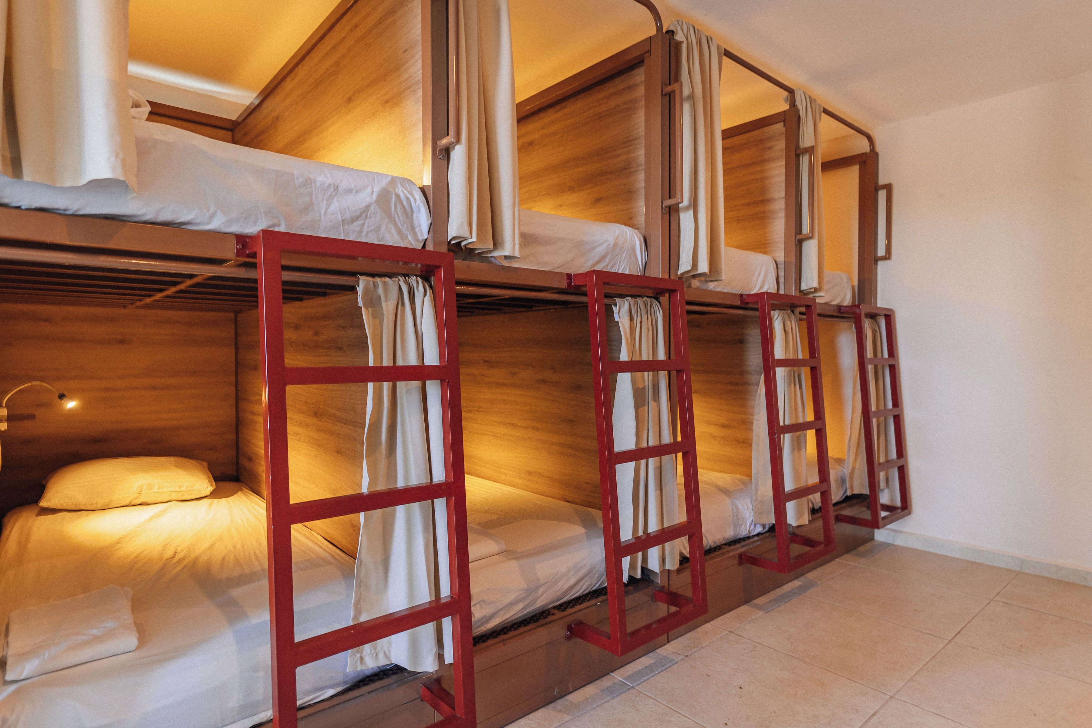 Soundproofing, free WiFi, bed sheets
