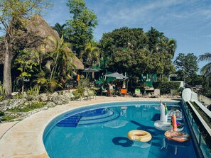 Outdoor pool - Viajero Bacalar Hostel (Bacalar)