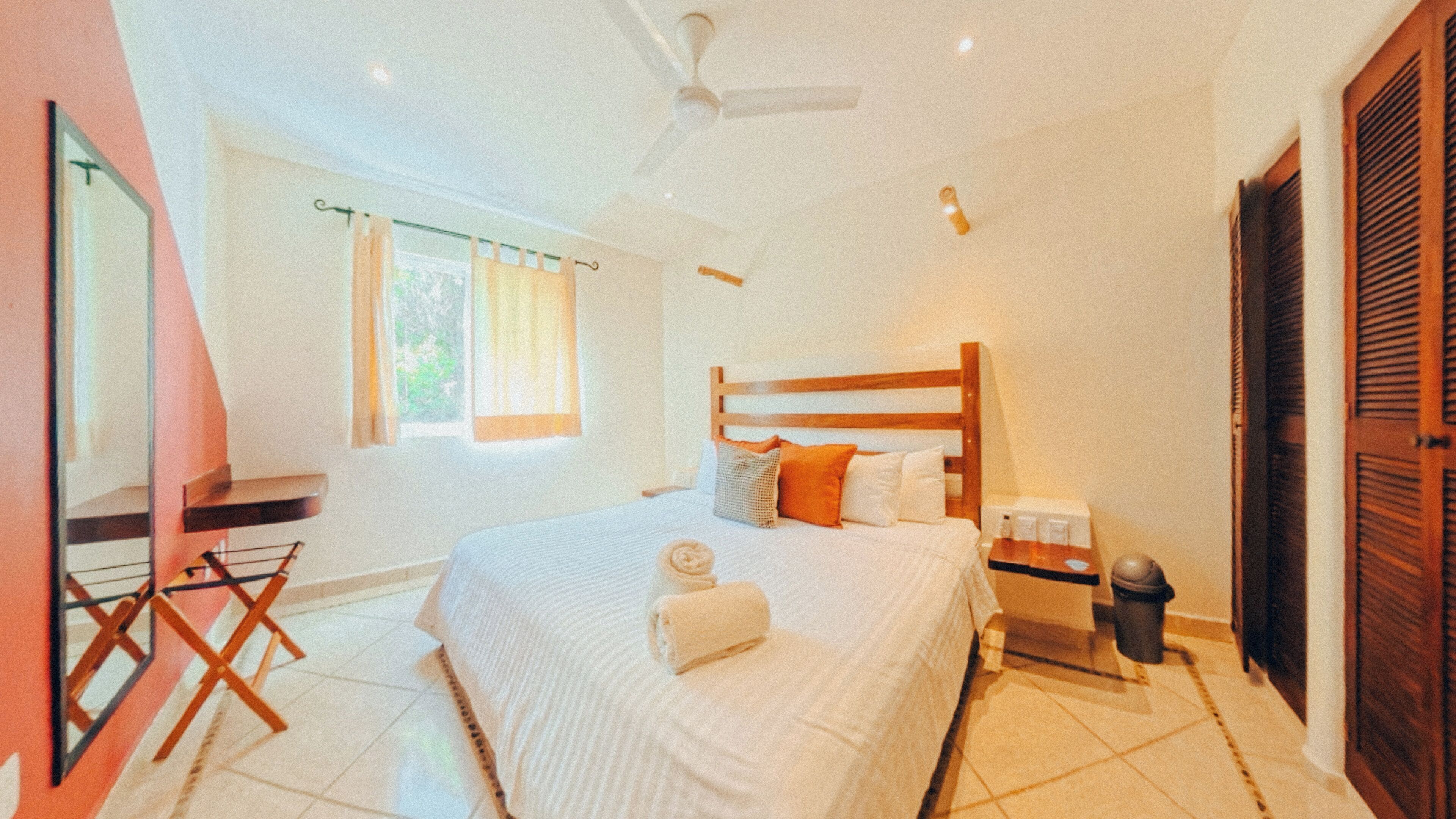 高級開放式客房, 1 張特大雙人床, 廚房 | 隔音、免費 Wi-Fi、床單