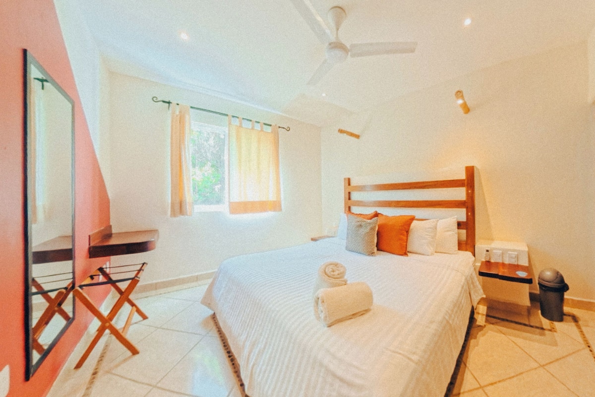 Superior Studio, 1 King Bed, Kitchen | Soundproofing, free WiFi, bed sheets