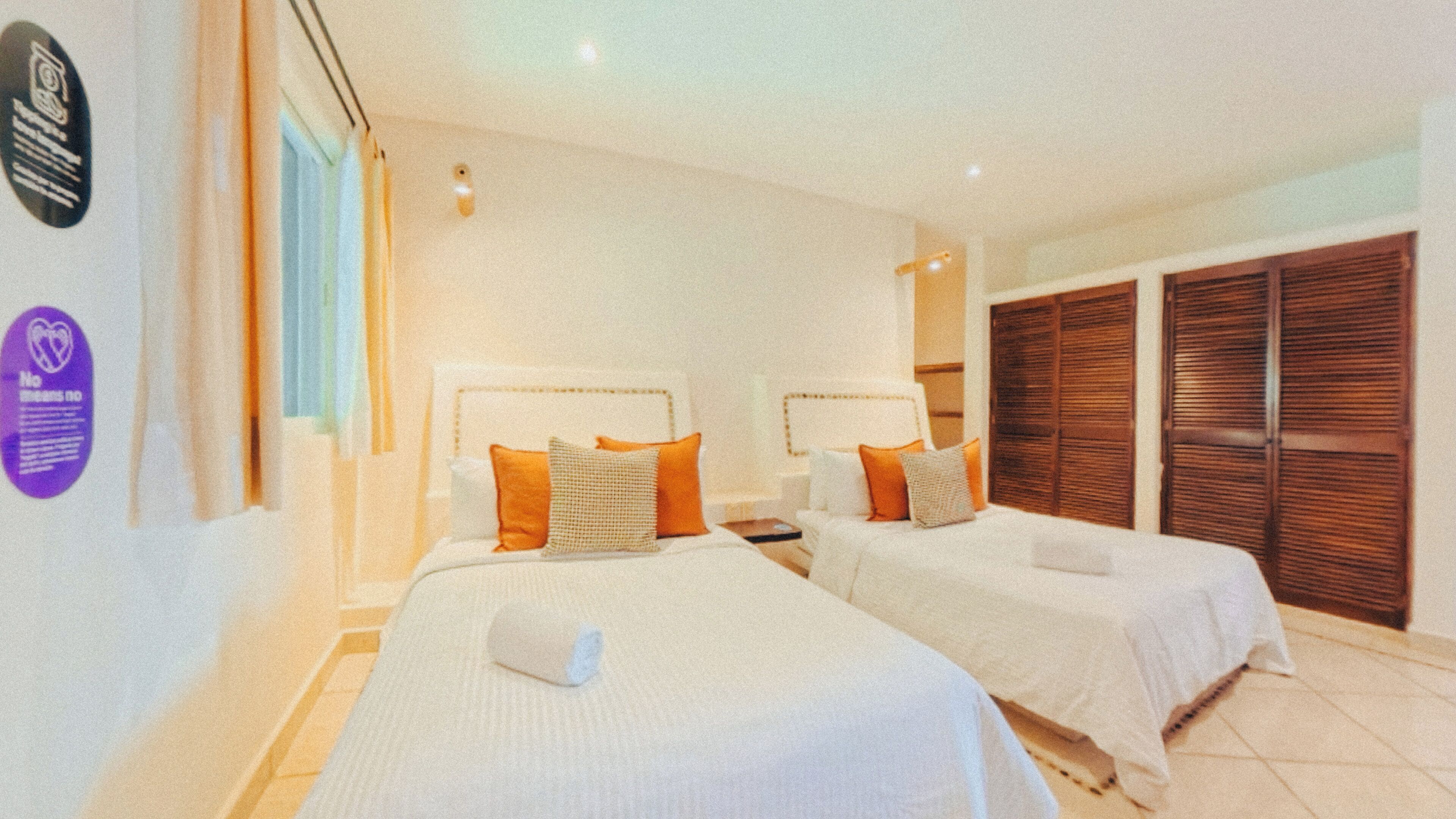 Habitación triple Deluxe, varias camas, balcón | Insonorización, wifi gratis y ropa de cama 