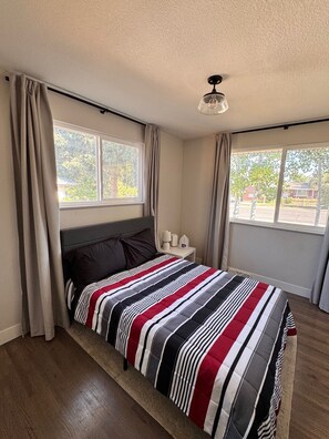 5 bedrooms, iron/ironing board, free WiFi, bed sheets