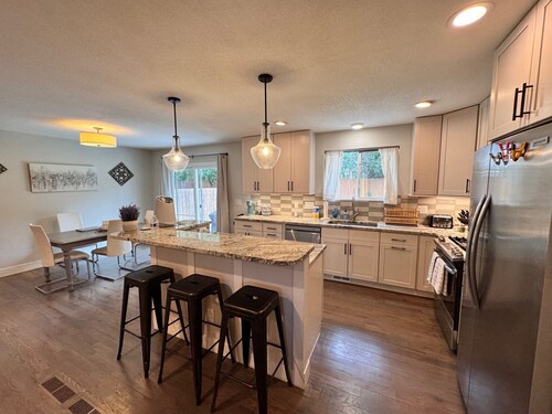 Wonderful 5-bedroom house with AC in Centennial