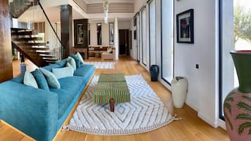 Villa Luxury, balcone, vista cortile | Area soggiorno