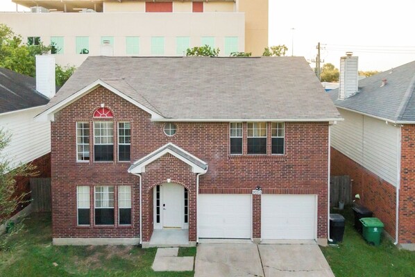 House (3 Bedrooms) | Front of property