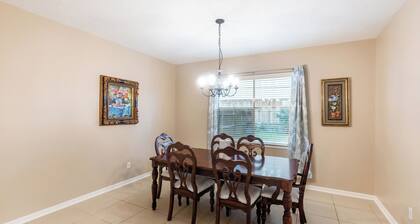 Pet-friendly 3BR Near First Colony Mall
