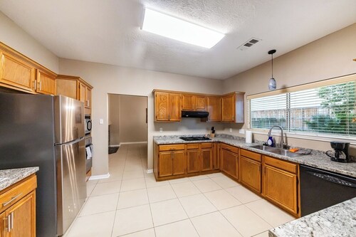 Pet-friendly 3BR Near First Colony Mall