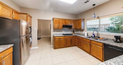 Pet-friendly 3BR Near First Colony Mall