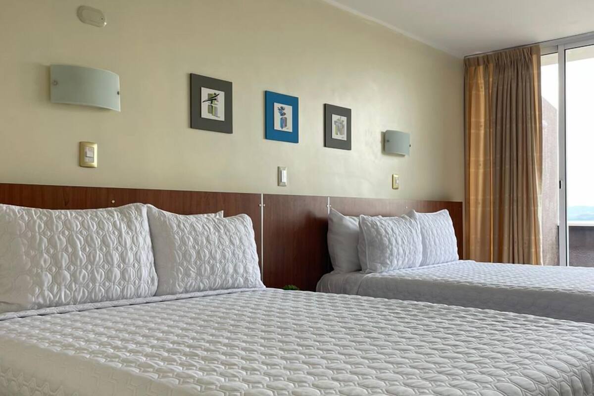 Suíte conforto, sacada, vista para a montanha | Roupas de cama premium, edredons de pluma, camas com colchões pillow-top