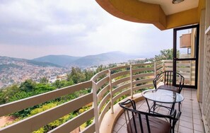 Outdoor dining - Altis 2 bedroom apt unit 10 (Kigali)