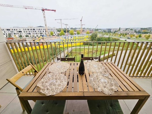 Central 2BR Flat w terrace&parking