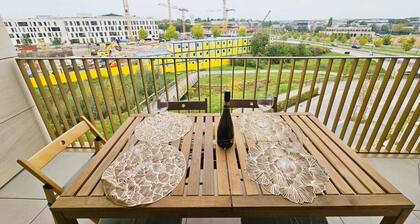 Central 2BR Flat w terrace&parking