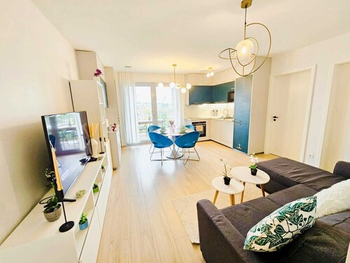 Central 2BR Flat w terrace&parking