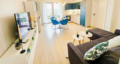 Central 2BR Flat w terrace&parking