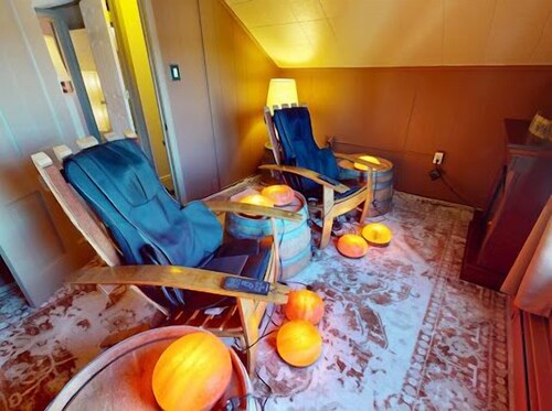 Romantic Spa-Hot Tub/Sauna/Salt Booth/Heated Himalayan Domes