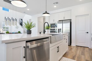 Fridge, microwave, oven, stovetop - Villa Novello: Modern 4BR with Heated Pool, Spa and Pickleball-Winter Special! (Indio)