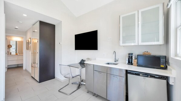 Suite, 2 Queen Beds (The Drake Inn Two-Bedroom - Unit 14 () | Private kitchen