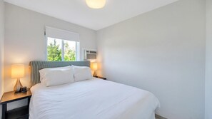 Suite, 2 Queen Beds (The Drake Inn Two-Bedroom - Unit 14 ()