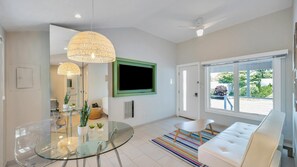 Suite, 1 Queen Bed (The Drake Inn One-Bedroom - Unit 6) | Interior