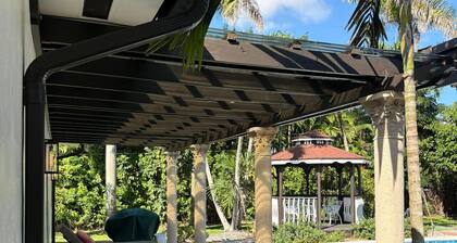 Paradise in Palmetto Bay, with Pool-BBQ-Gazebo.