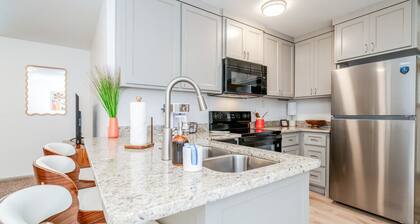 Happy Hideaway Loft - Remodeled 2BD on 34th