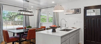 Luxury 6 bedroom compound 5 min from Masters, Putting, Hot Tubs, Fire Pits, EVs