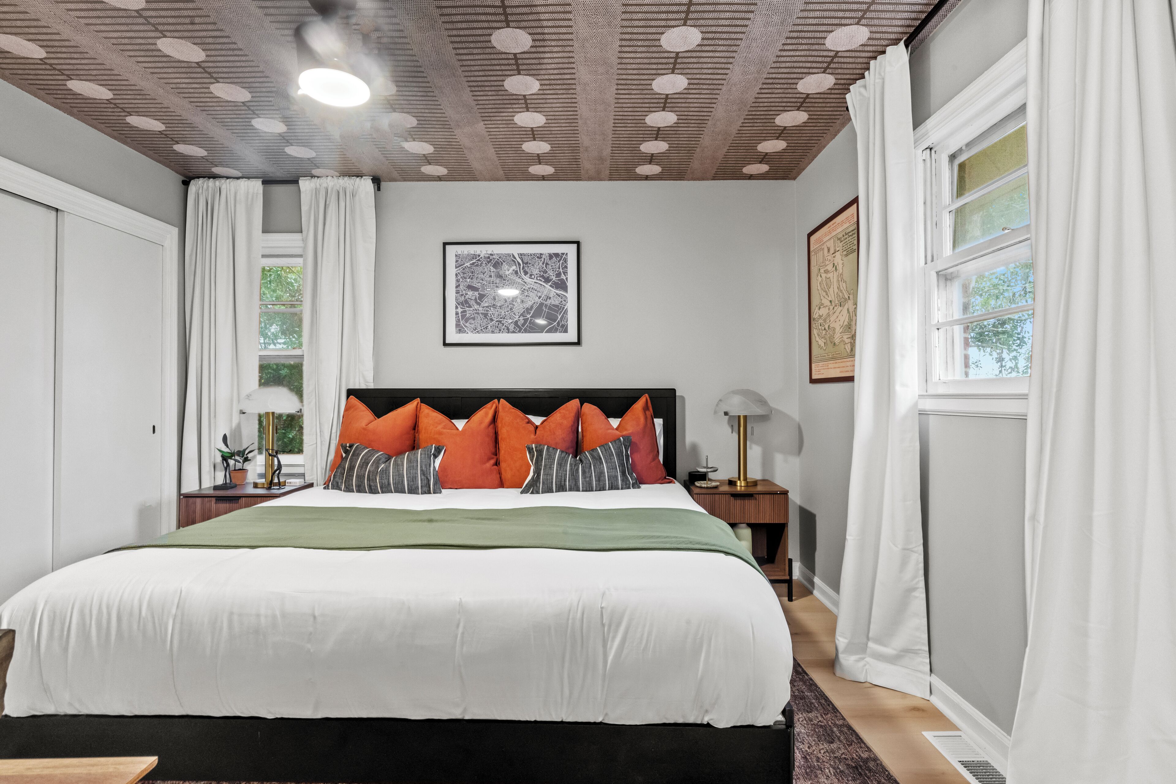 6 habitaciones, tabla de planchar con plancha, wifi y ropa de cama 