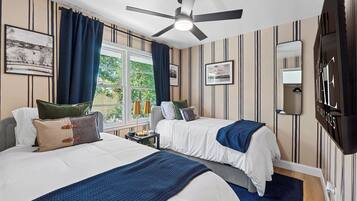 6 bedrooms, iron/ironing board, WiFi, bed sheets