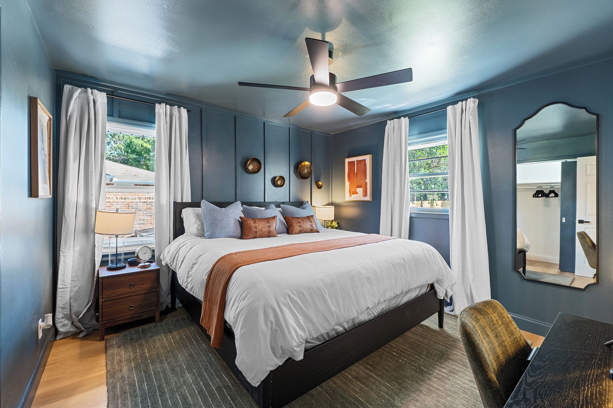 6 bedrooms, iron/ironing board, WiFi, bed sheets