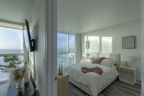 The Luxury spot 2 min to DOWNTOWN/ 5 min to the beach