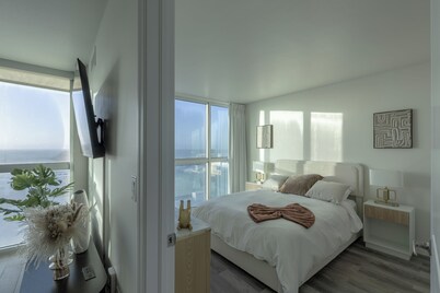 The Luxury spot 2 min to DOWNTOWN