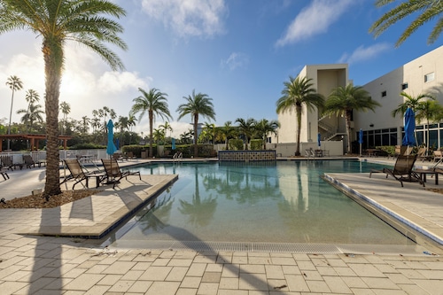 The Luxury spot 2 min to DOWNTOWN/ 5 min to the beach