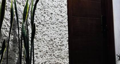 Departamento moderno aún lado de la feria