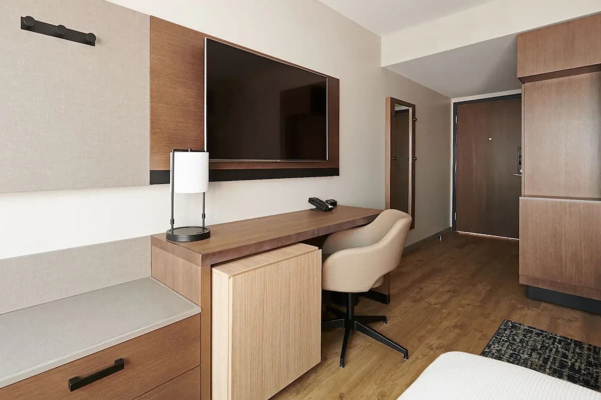 In-room safe, blackout drapes, free WiFi