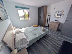 2 bedrooms, iron/ironing board, WiFi