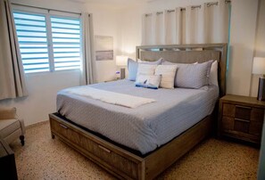 4 Schlafzimmer, Schreibtisch, Reisekinderbett, WLAN