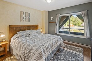 3 makuuhuonetta, silitysrauta/-lauta, ilmainen Wi-Fi, vuodevaatteet